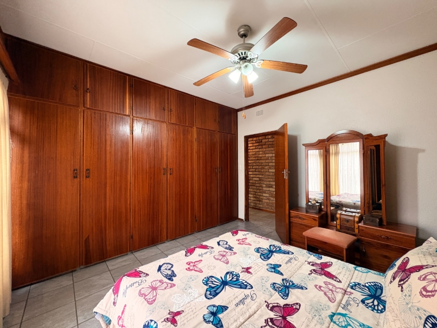 6 Bedroom Property for Sale in Doringkruin North West